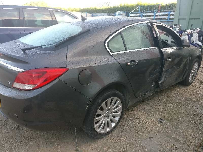 opel insignia berlina del año 2010