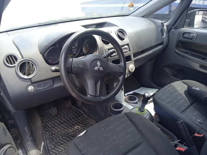 mitsubishi colt berlina 5 (z30a) del año 2006