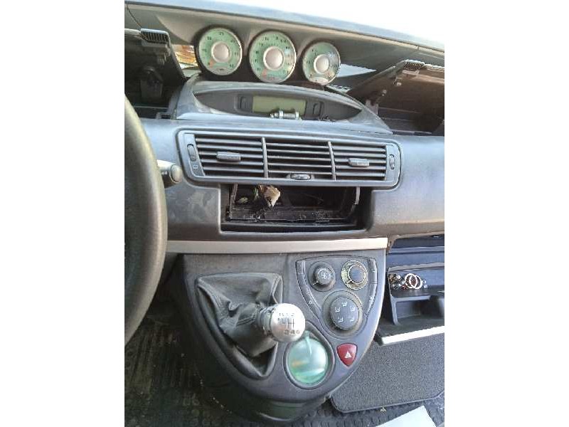 peugeot 807 del año 2004