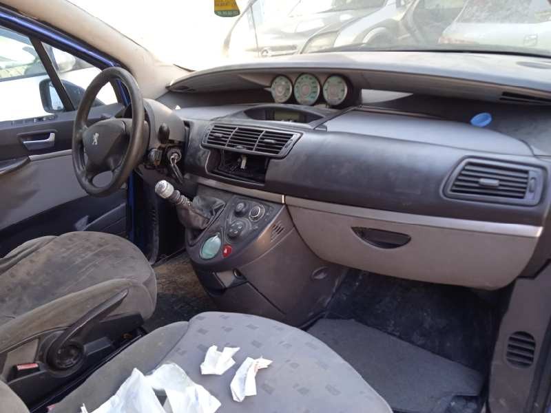 peugeot 807 del año 2004