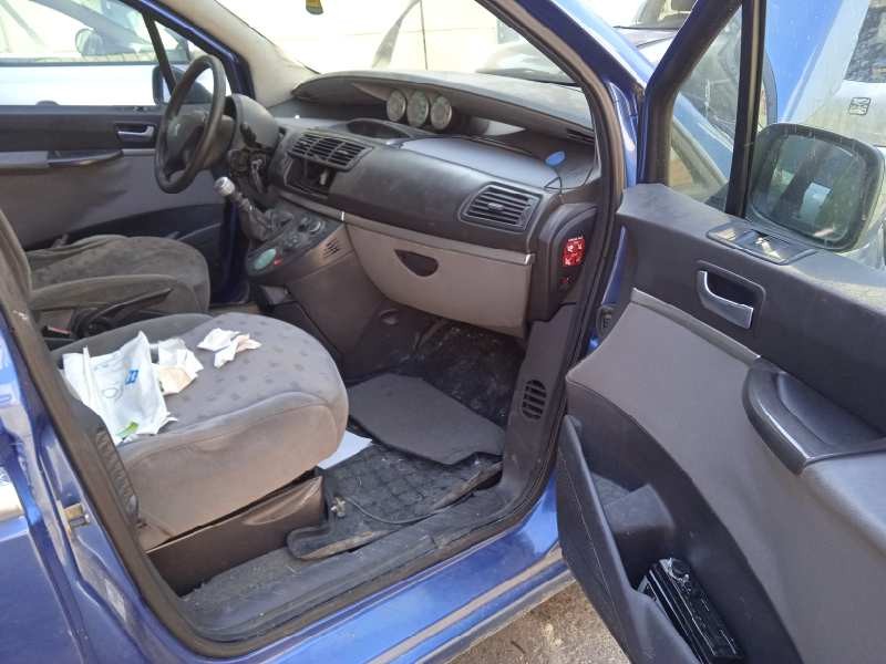 peugeot 807 del año 2004