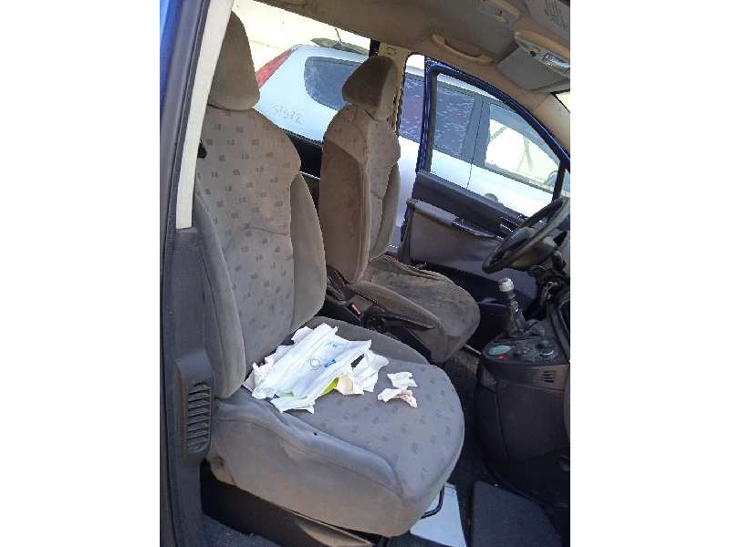 peugeot 807 del año 2004