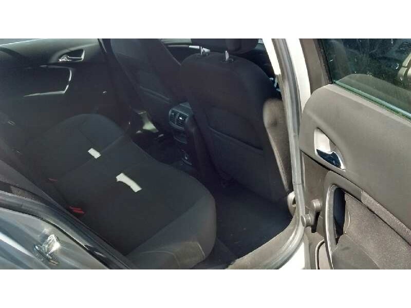 opel insignia berlina del año 2010