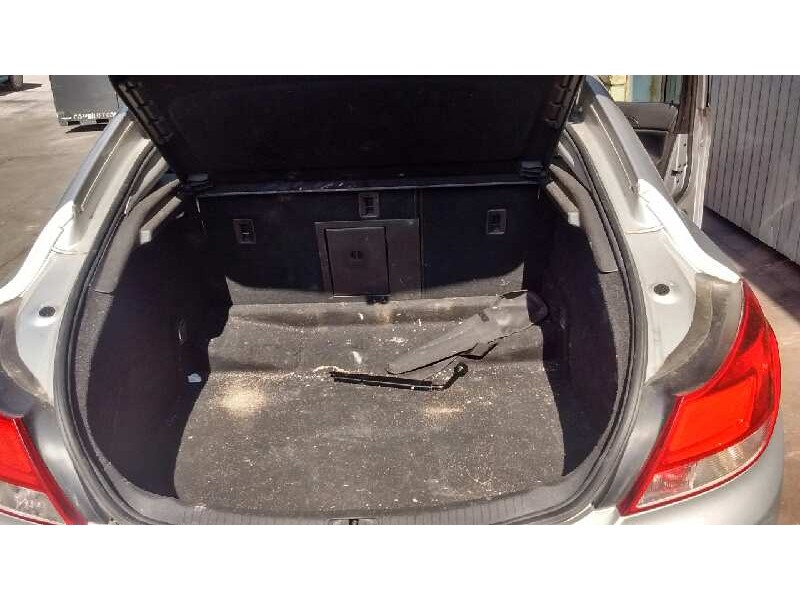 opel insignia berlina del año 2010