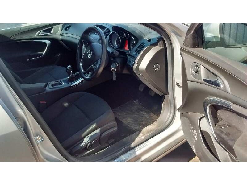 opel insignia berlina del año 2010