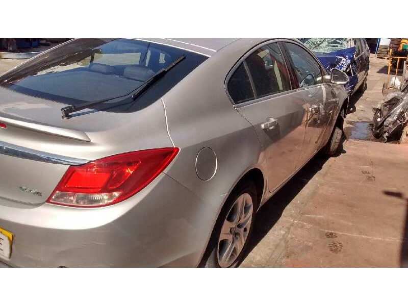 opel insignia berlina del año 2010