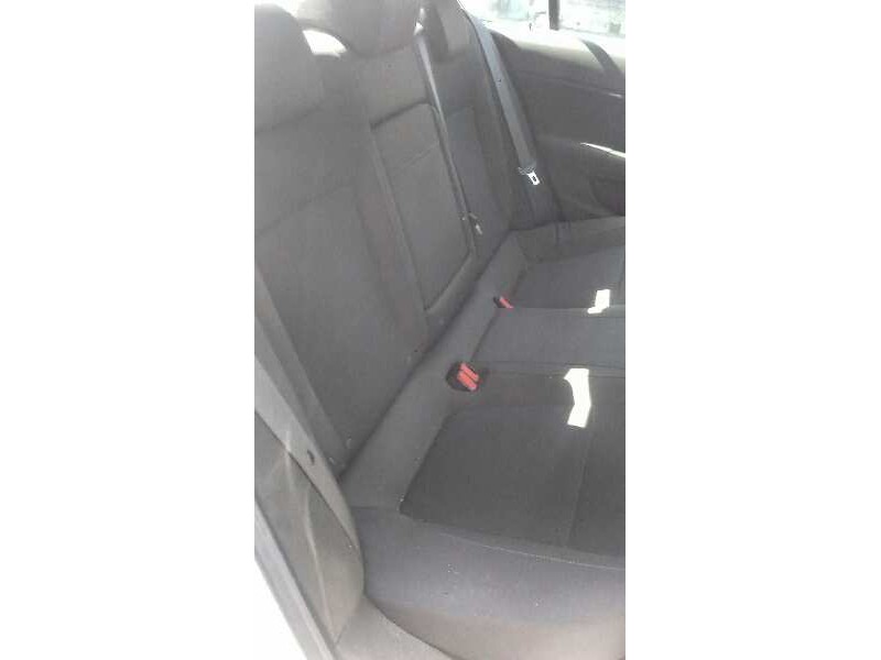 opel insignia berlina del año 2010