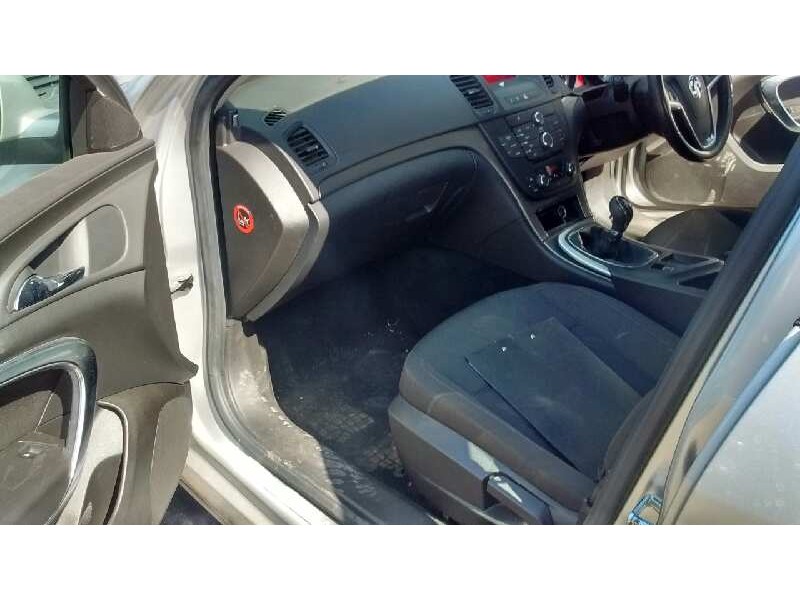 opel insignia berlina del año 2010