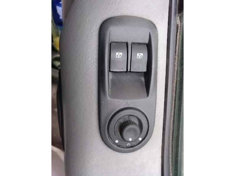 renault trafic combi (ab 4.01) del año 2003