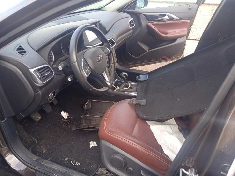 infiniti q30 del año 2016