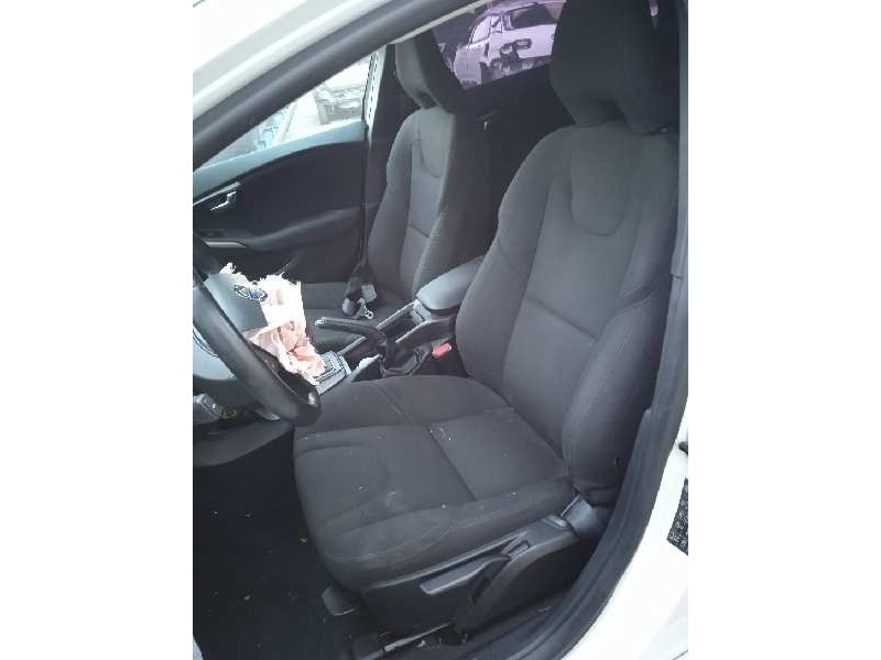 volvo v40 del año 2013