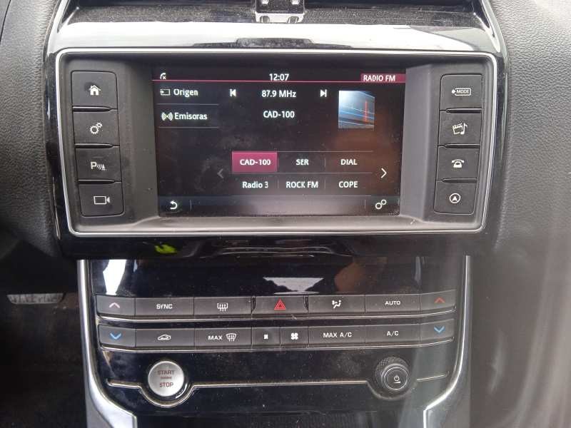 jaguar xe del año 2015