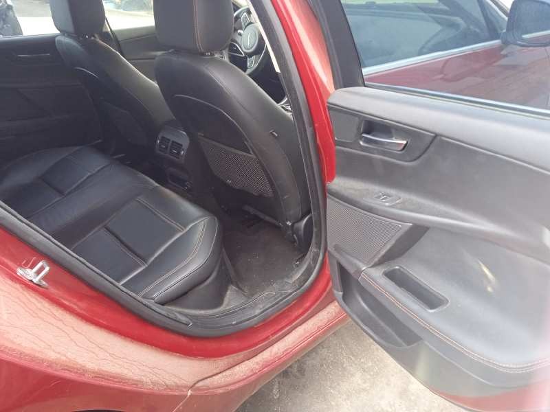 jaguar xe del año 2015