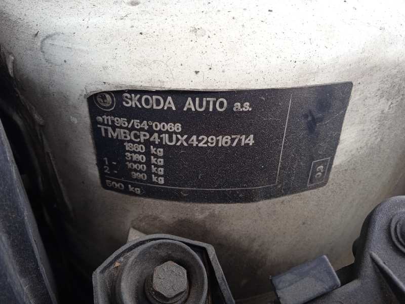 skoda octavia berlina (1u2) del año 2004