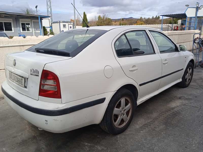 skoda octavia berlina (1u2) del año 2004