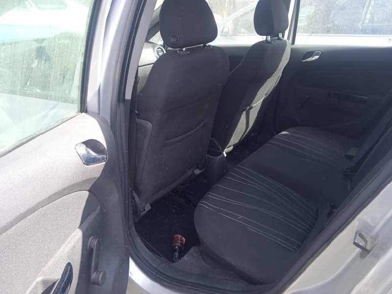 opel corsa d del año 2010