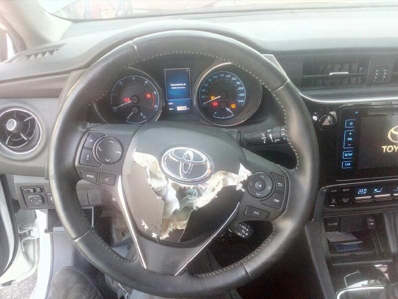 toyota auris del año 2016