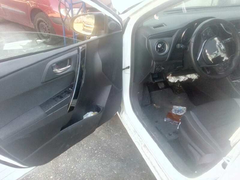 toyota auris del año 2016