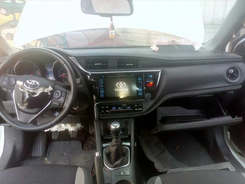 toyota auris del año 2016