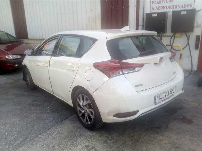 toyota auris del año 2016