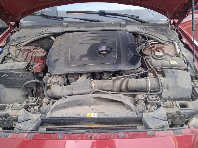 jaguar xe del año 2015