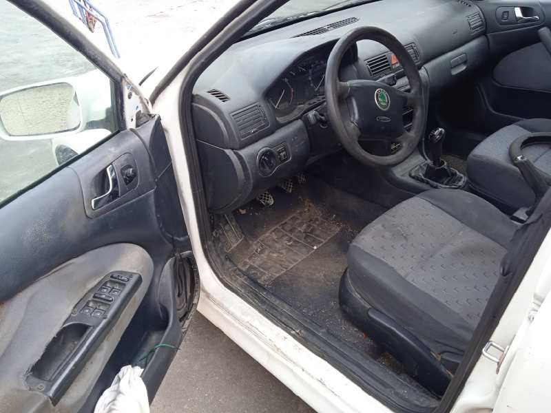 skoda octavia berlina (1u2) del año 2004