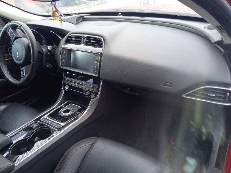 jaguar xe del año 2015