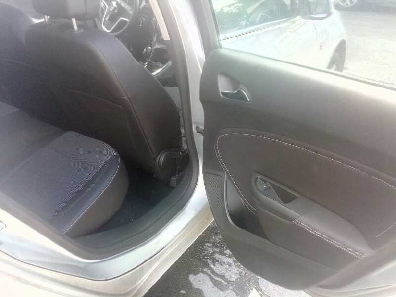 opel astra j gtc del año 2013