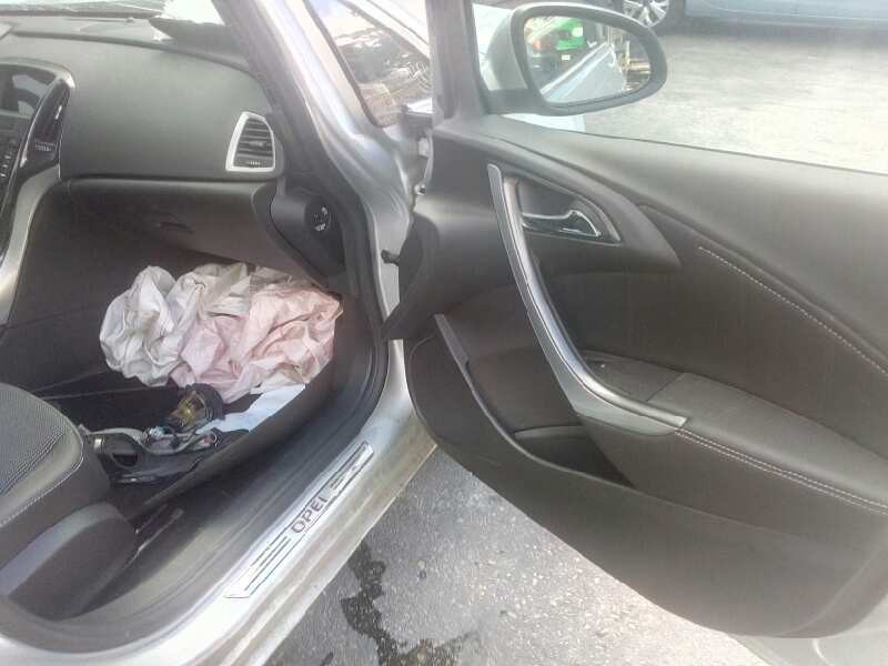 opel astra j gtc del año 2013