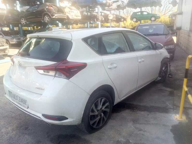 toyota auris del año 2016
