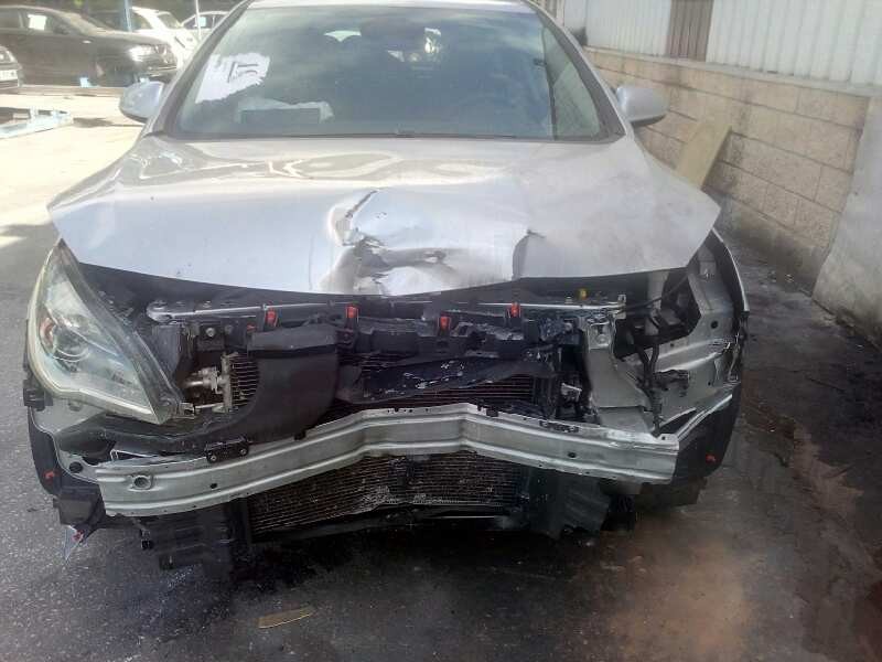 opel astra j gtc del año 2013