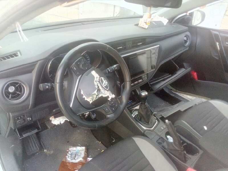 toyota auris del año 2016