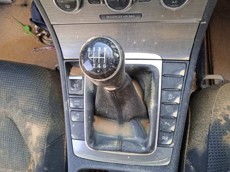 volkswagen passat variant (365) del año 2014