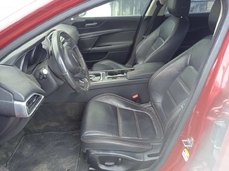 jaguar xe del año 2015