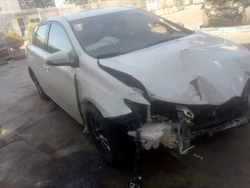 toyota auris del año 2016