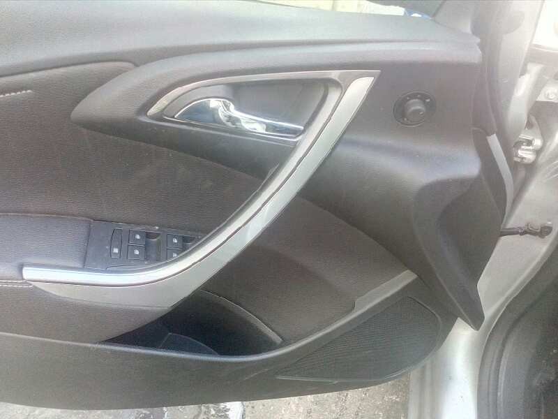 opel astra j gtc del año 2013