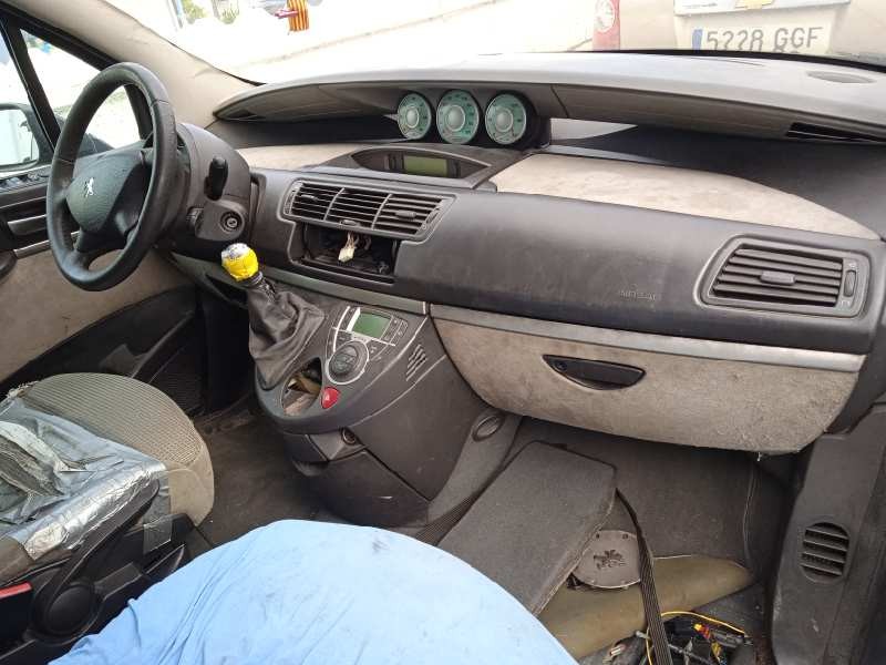 peugeot 807 del año 2005