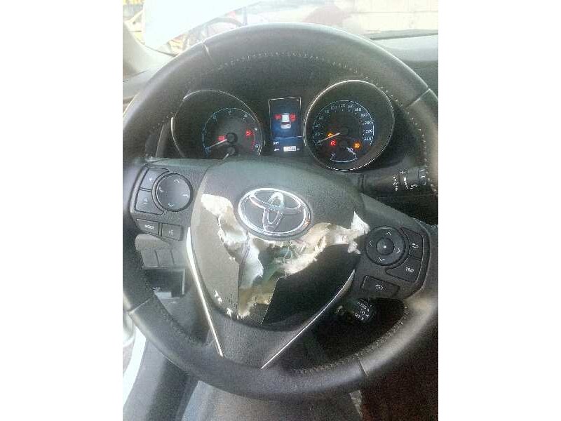 toyota auris del año 2016