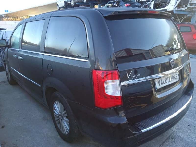 lancia voyager (404) del año 2012