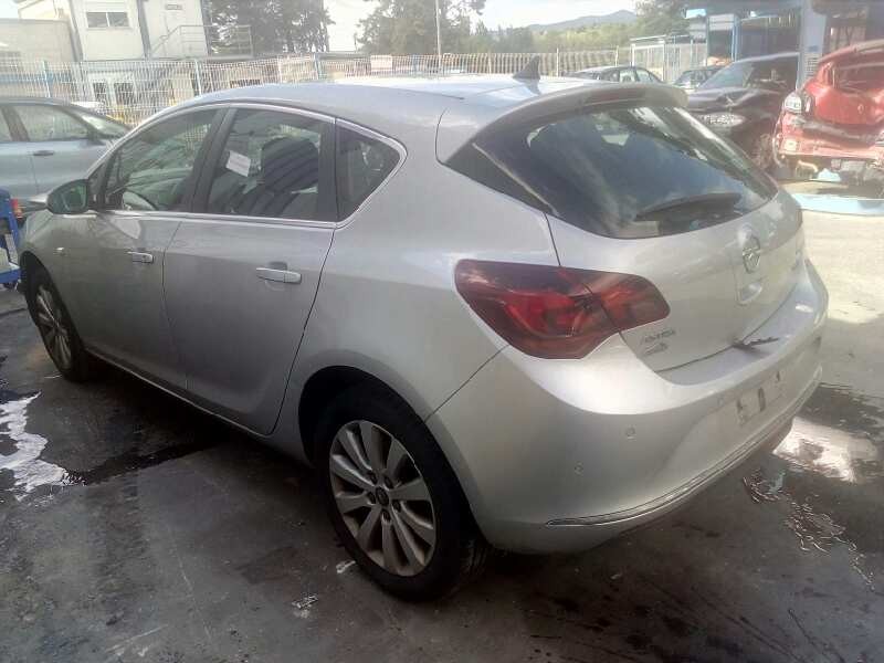 opel astra j gtc del año 2013