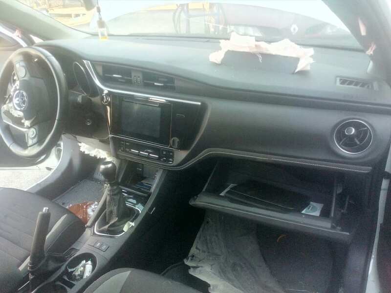 toyota auris del año 2016