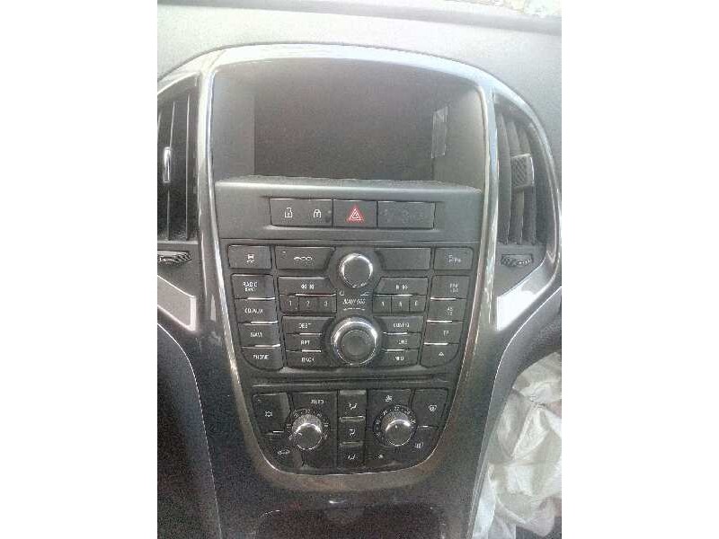 opel astra j gtc del año 2013