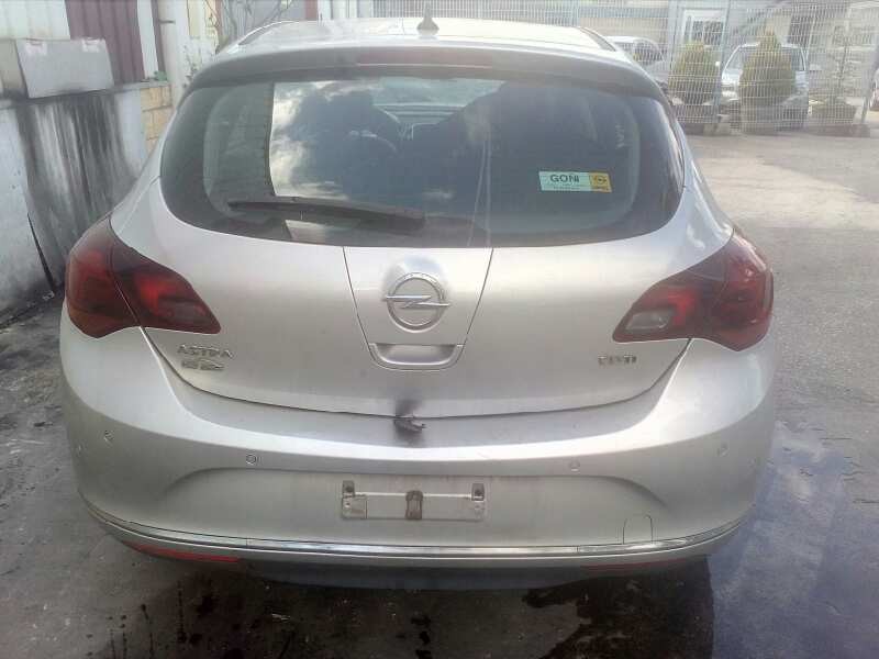 opel astra j gtc del año 2013