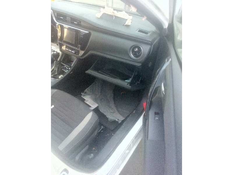 toyota auris del año 2016