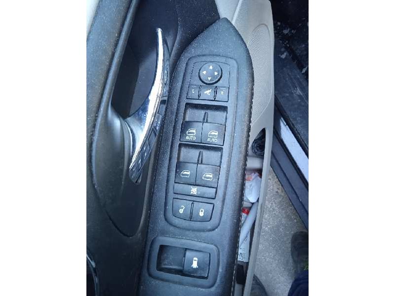 lancia voyager (404) del año 2012