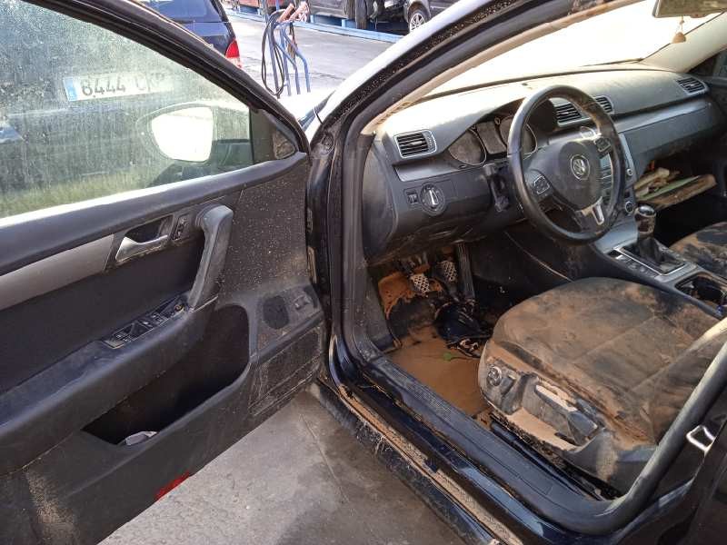 volkswagen passat variant (365) del año 2014