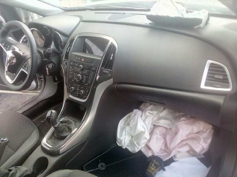 opel astra j gtc del año 2013