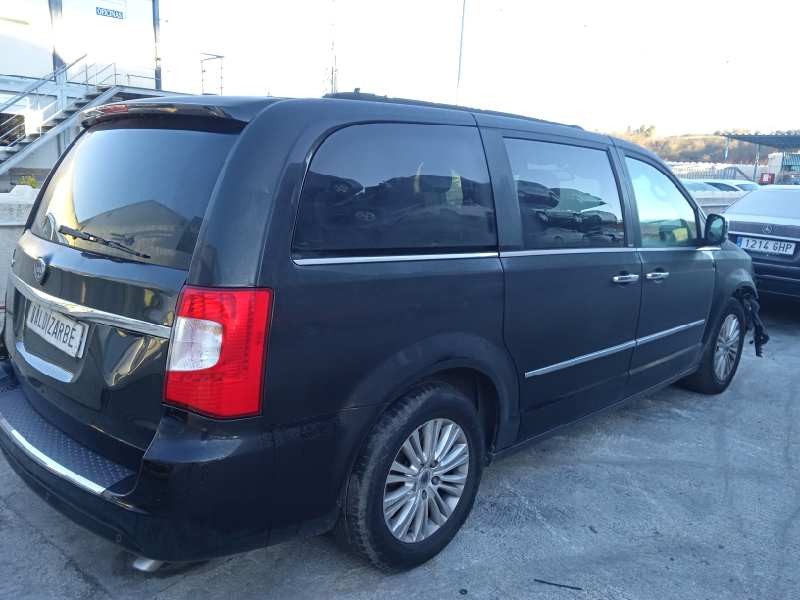 lancia voyager (404) del año 2012