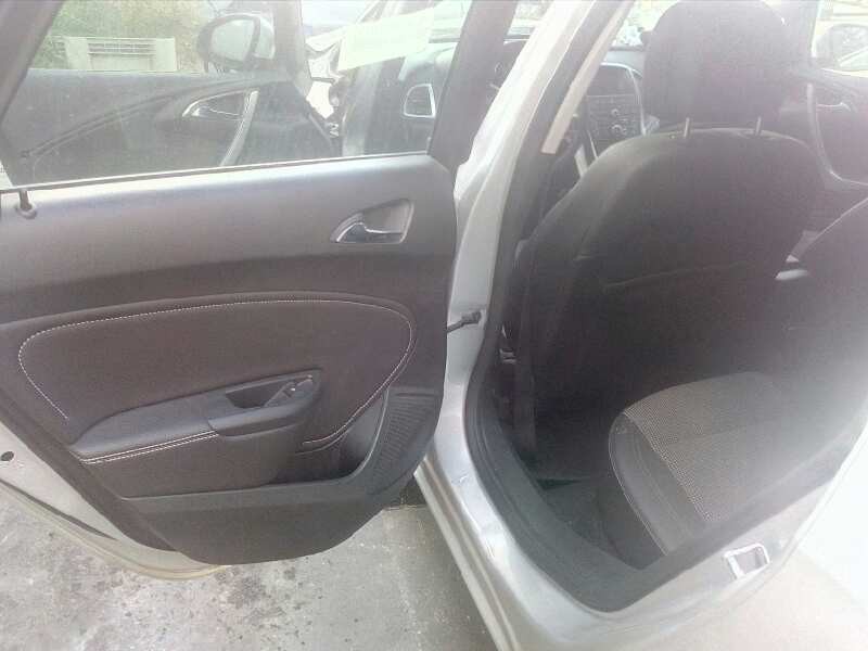 opel astra j gtc del año 2013