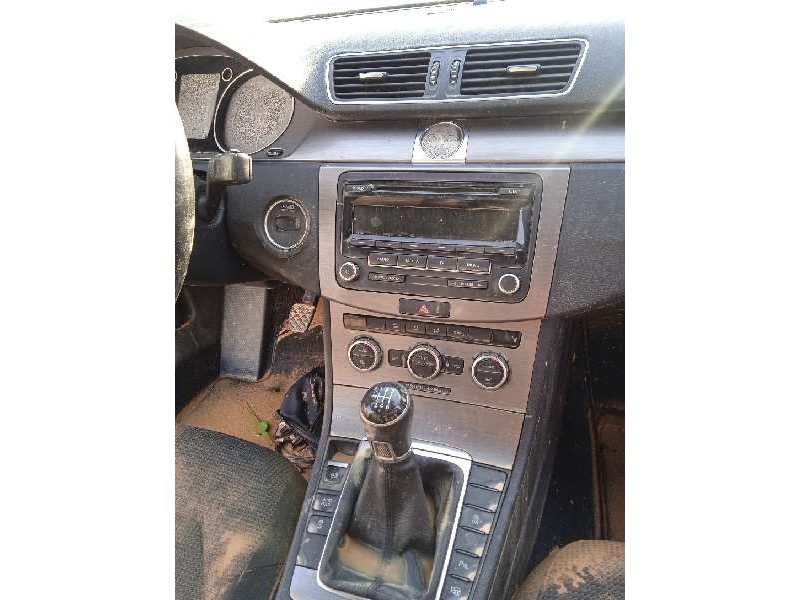 volkswagen passat variant (365) del año 2014